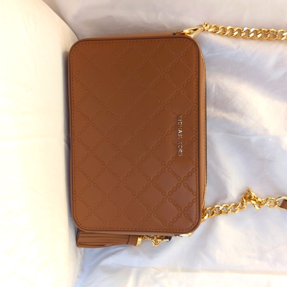 Beautiful genuine leather Michael Kors crossbody bag. NEVER USED.